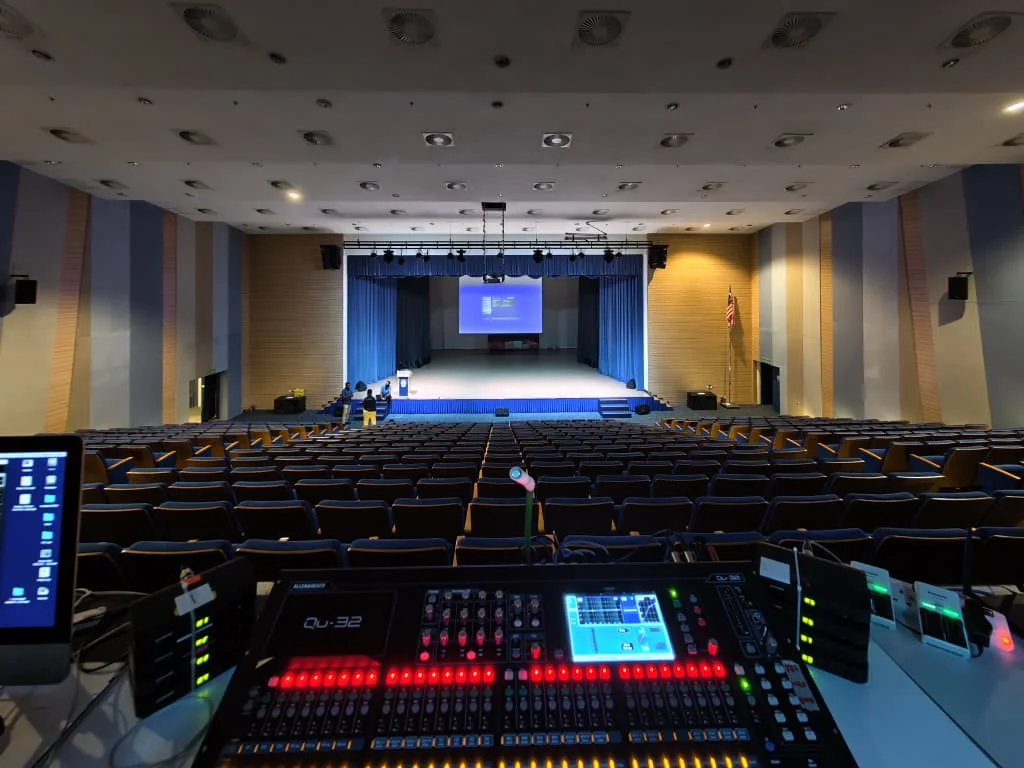 Professionally integrated auditorium projection and audio system in Malaysia